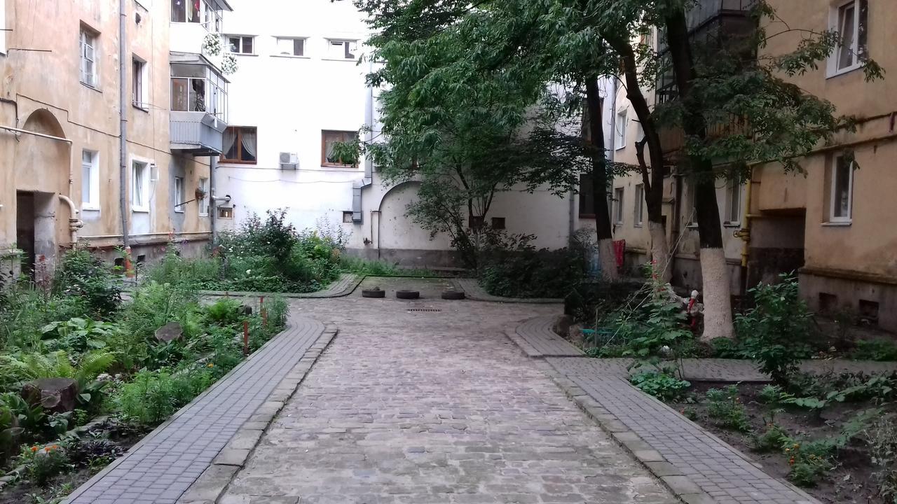 Apartment Near The Forum Mall Liov Exterior foto