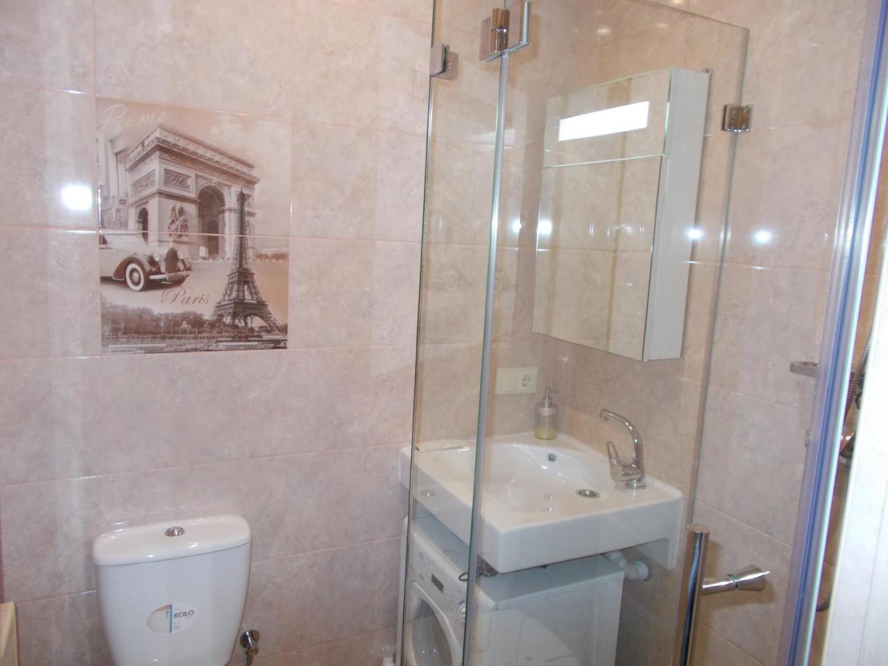 Apartment Near The Forum Mall Liov Exterior foto